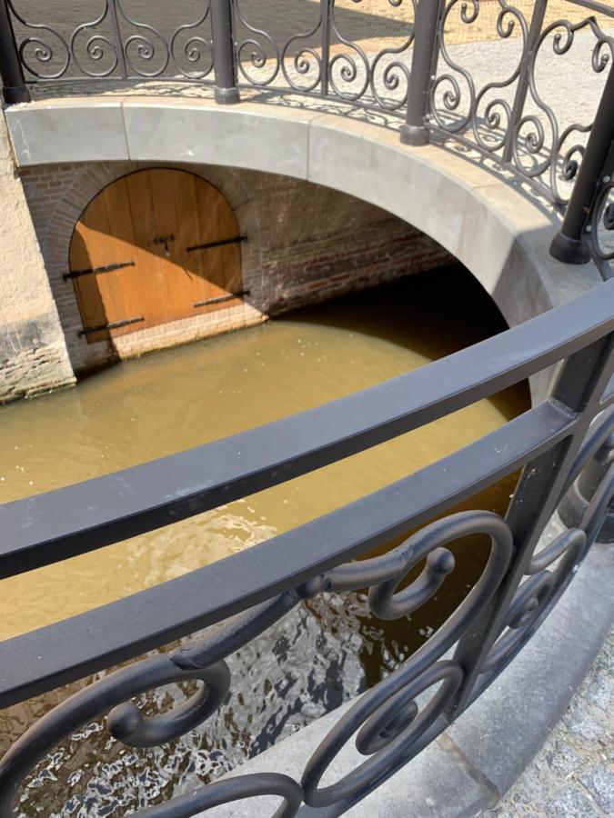 B&B Het Herenhuys Aan De Historische Gracht Van Kollum Экстерьер фото